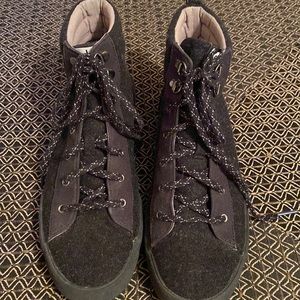 Keds high top sneaker - Size 9
